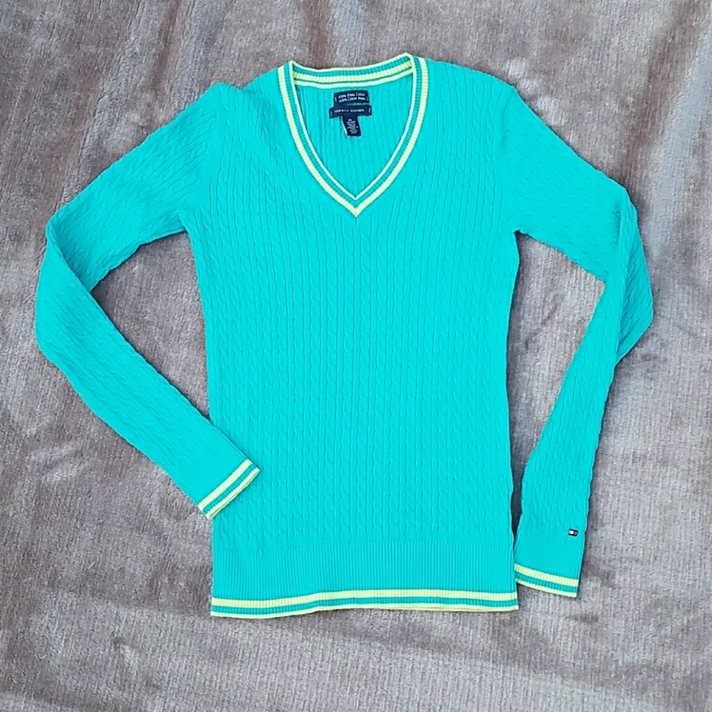 NEW Tommy Hilfiger Vneck spring cable sweater